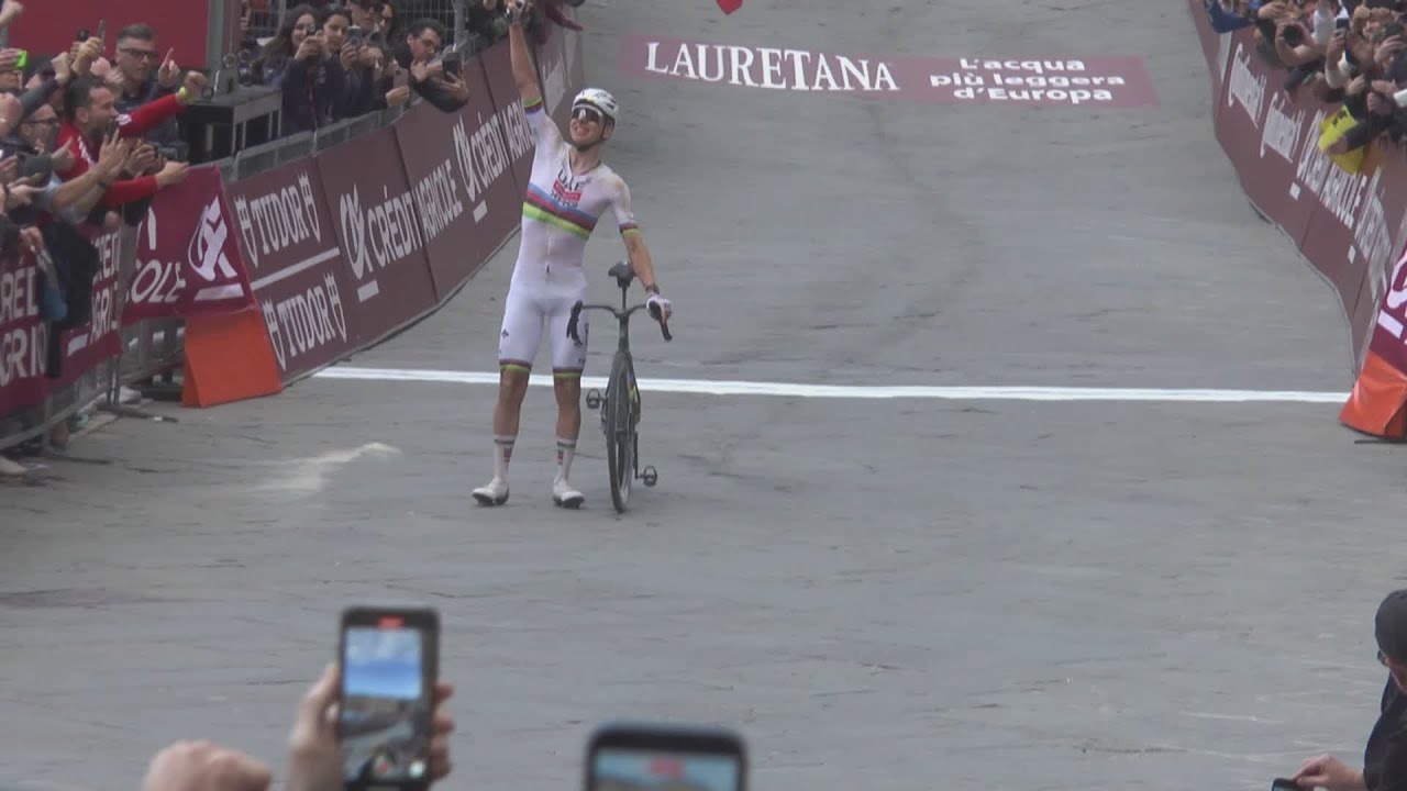 Strade Bianche, Tadej Pogacar cala il poker