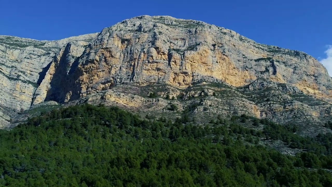 RELAX AND CALM. SCENIC FLIGHT . DJI