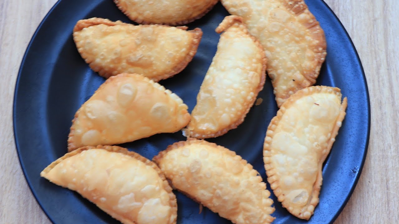 சோமாஸ்/Somas recipe in Tamil /Somas seivathu eppadi