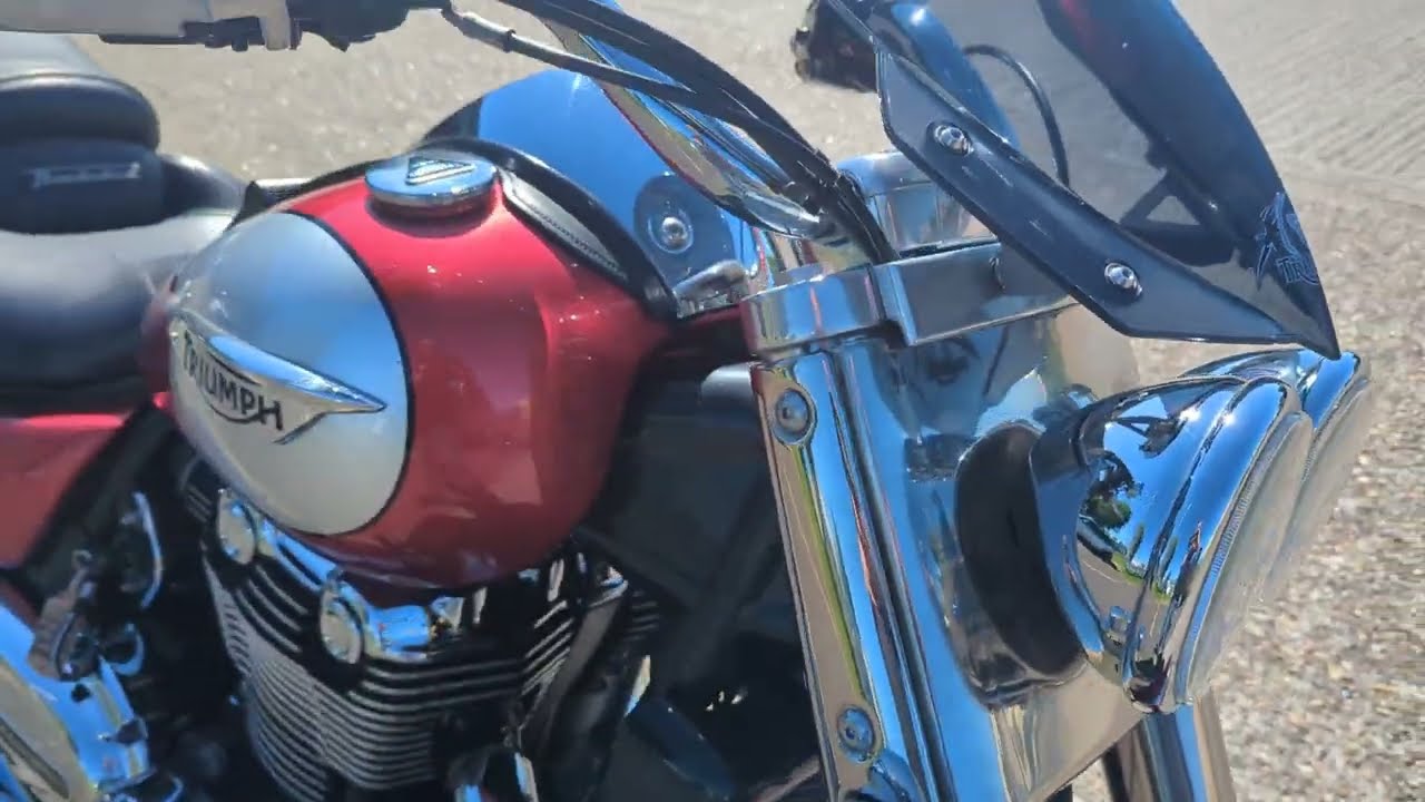 WU66HYV TRIUMPH THUNDERBIRD 1700 COMMANDER 2016. A BEAUTY WITH ONLY 8807 MILES AND EXTRAS