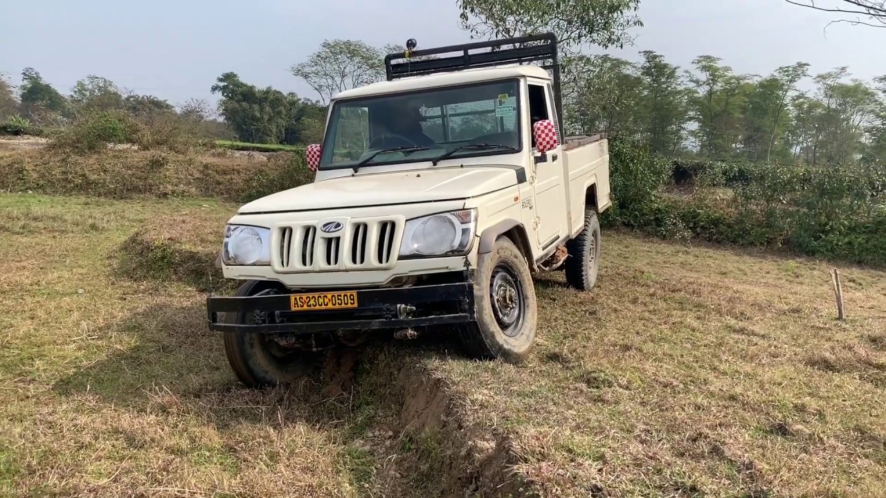 Mahindra bolero 4x4 pickup stuck in mud | offroading
