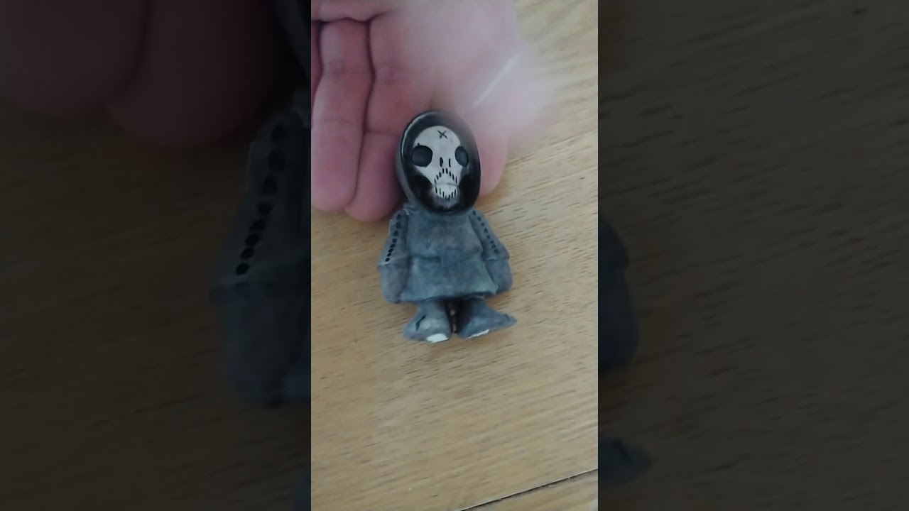 Thermal color changing demonstration on Shallow Lagoon Skeledor by Life is Terrible Toys