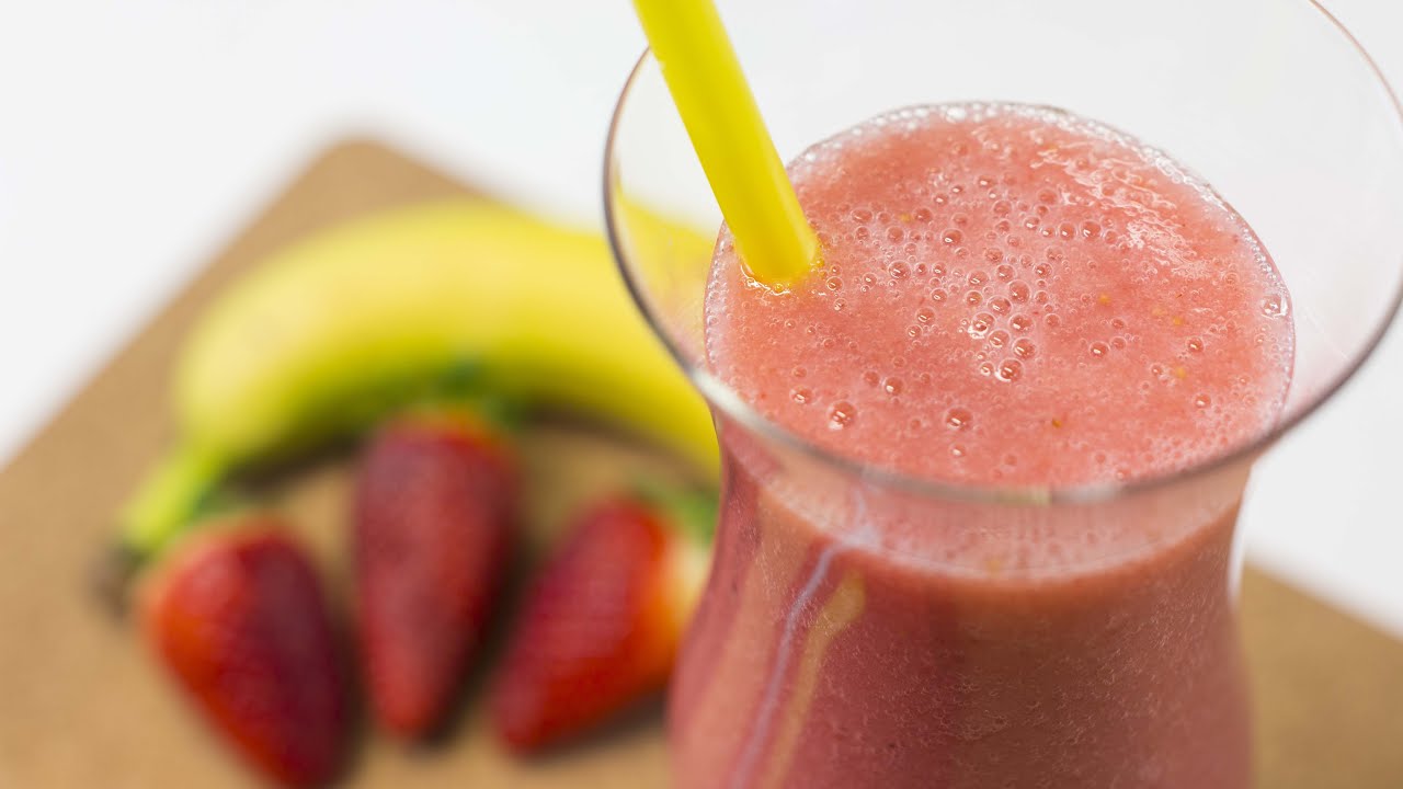Come preparare frullato di banana, fragola e pera per l'ansia