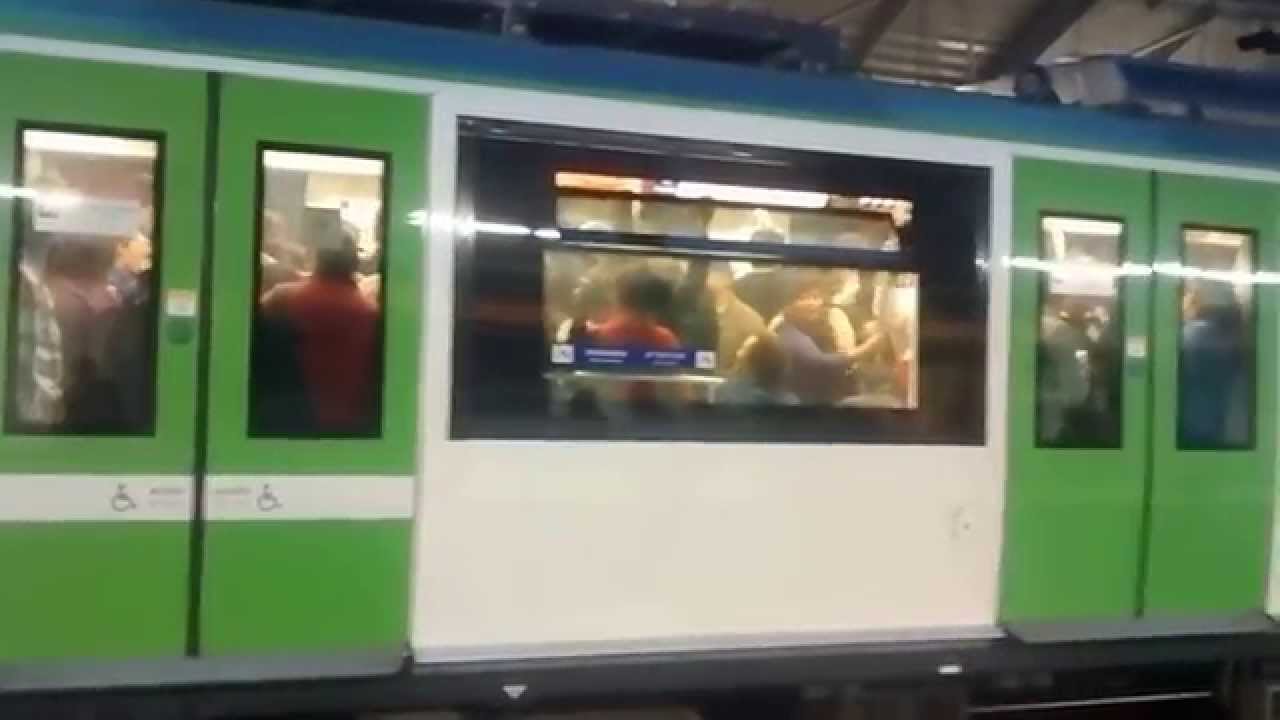 Estación de La Cultura - Tren Eléctrico en hora punta