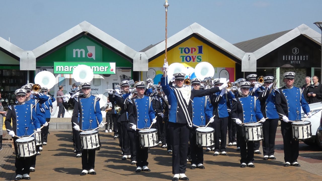 Seizoensopening 2022 in Wezep - van Limburg Stirum band