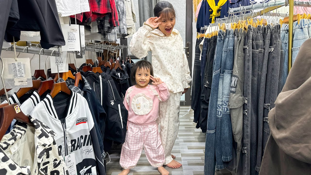 Diem and Quynh are so cute with new clothes their dad gave them