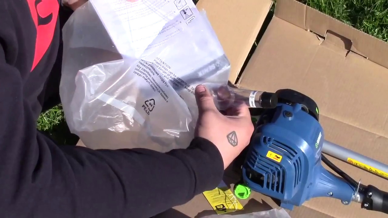 2017 Senix 4 Cycle Grass Trimmer Unboxing and Review