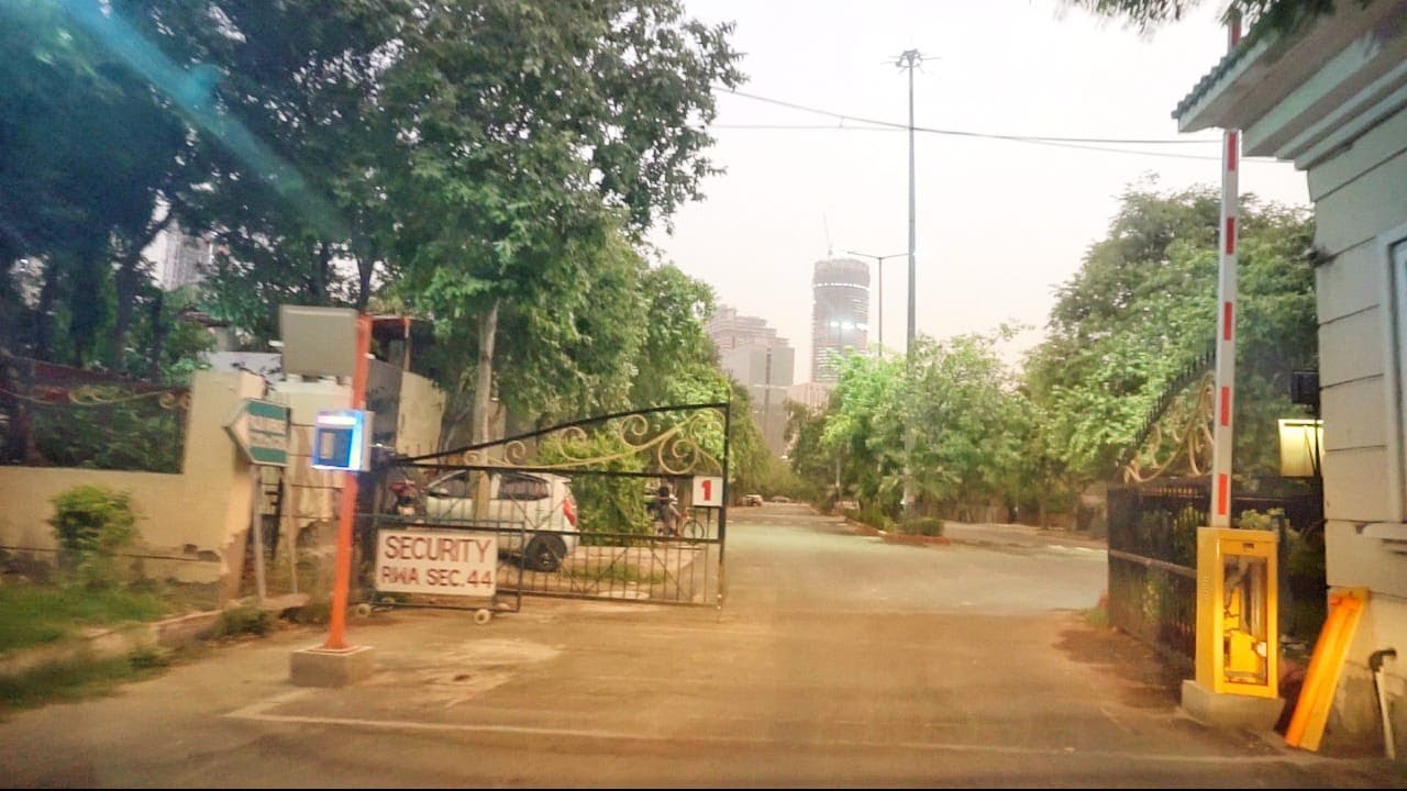 INSIDE SECTOR 44 NOIDA