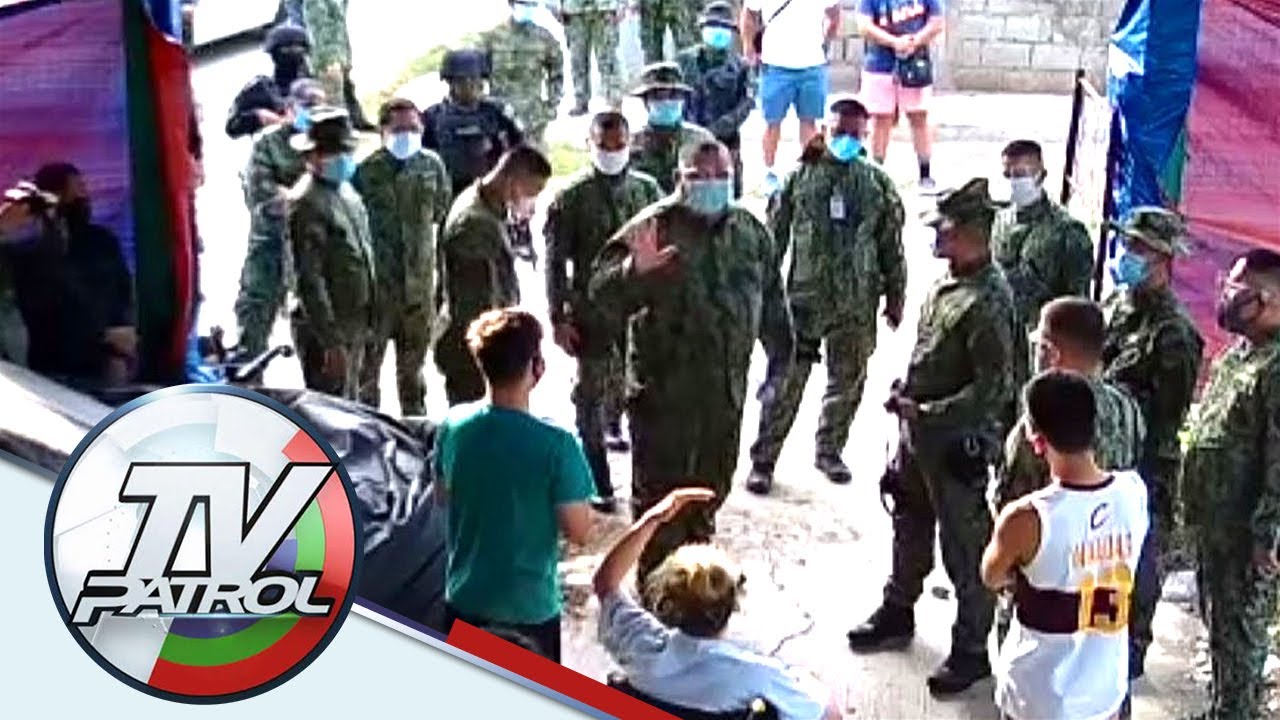 Pamilya puwersahan umanong pinaaalis ng mga pulis sa tahanan sa Taguig | TV Patrol