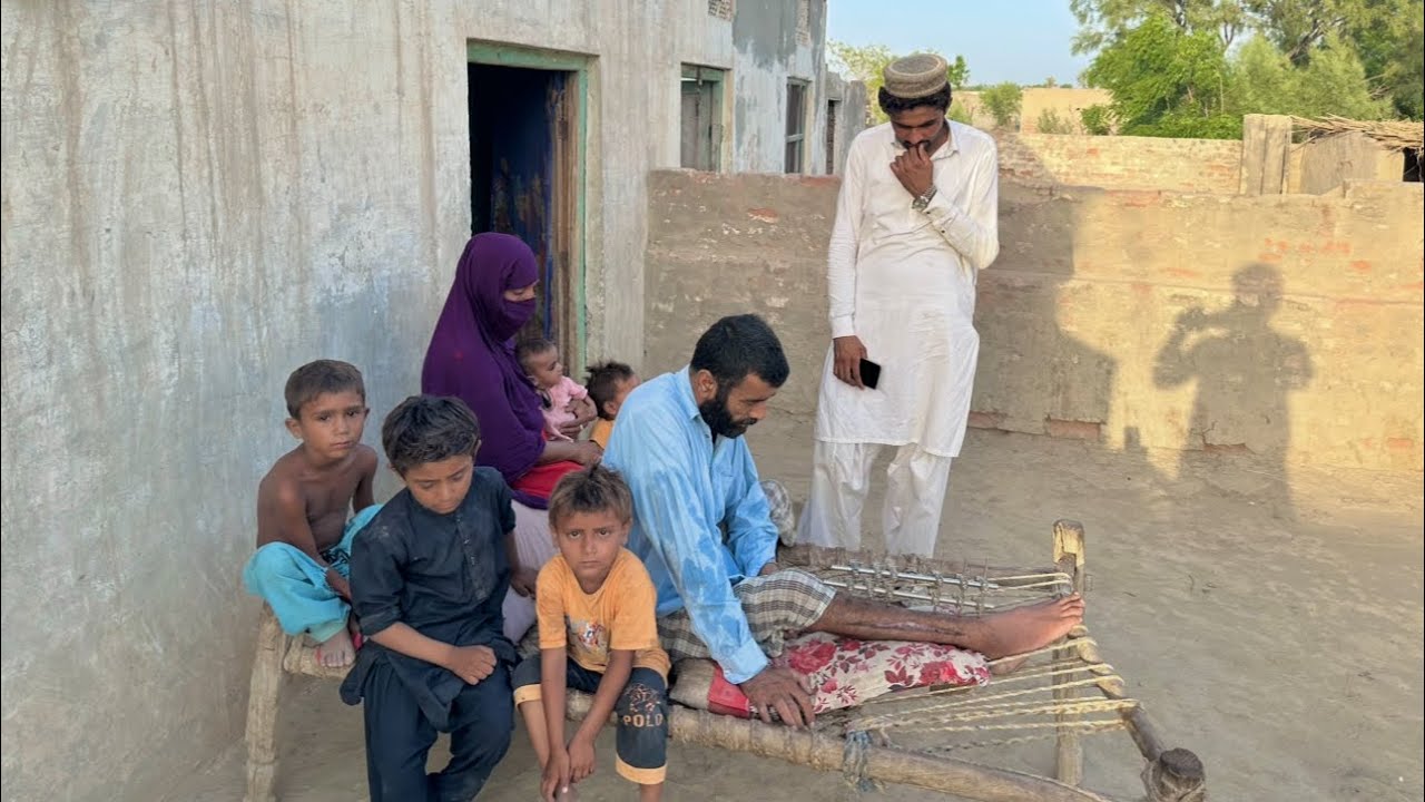 فیملی میں ایک ہی کمانے والا تھا وہ بھی اچانک مزدوری کر کے واپس موٹر سائیکل پر ایکسیڈنٹ ہو گیا افسوس
