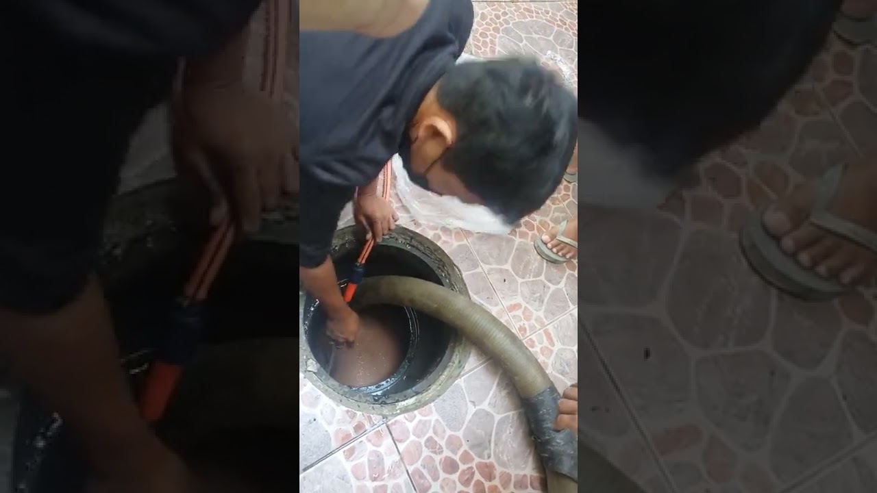 Pozo Negro Siphoning & Manual Cleaning.