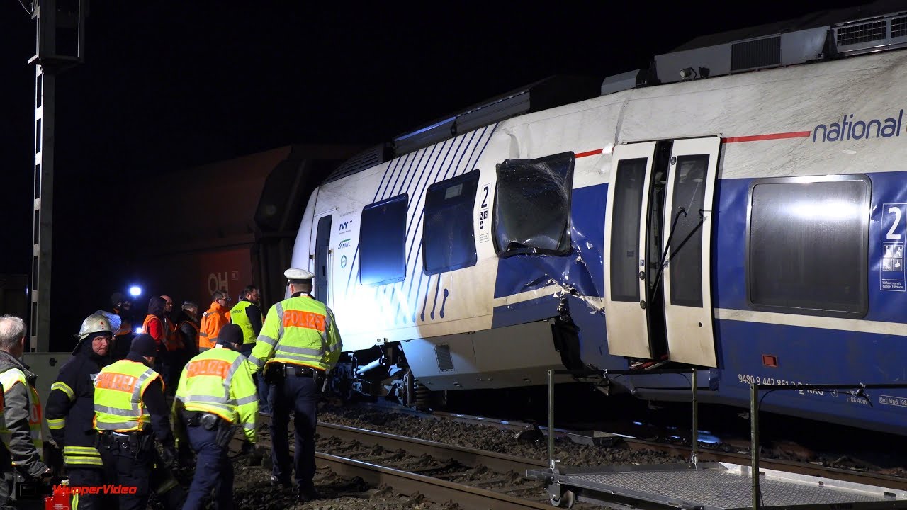 Schweres Zugunglück in Meerbusch - Regionalexpress kollidiert mit Güterzug