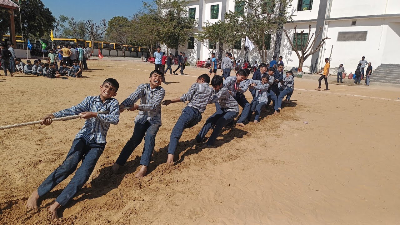 बच्चों के बीच रस्साकशी (Tug of War) प्रतियोगिता #school #sports #meet #live #video