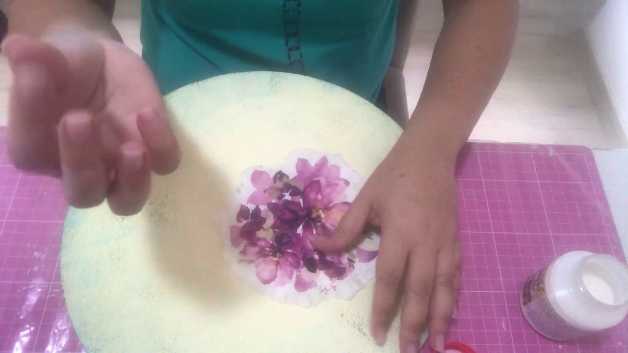 Decoupage com guardanapo em sousplat em MDF