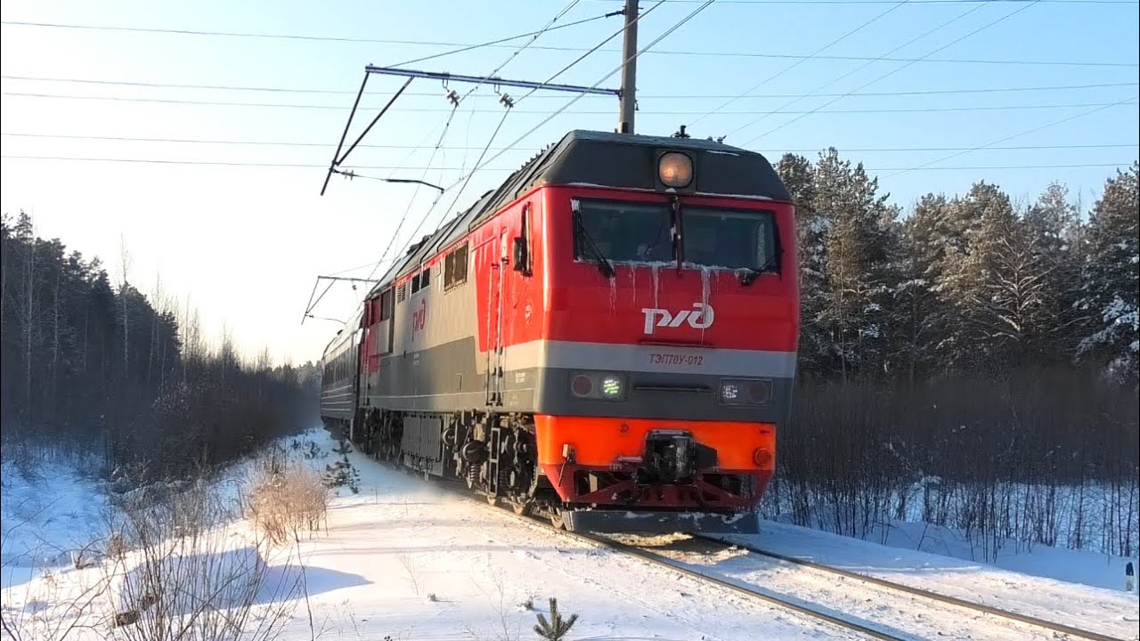 В -30°C. ТЭП70У-012 с туристическим поездом 