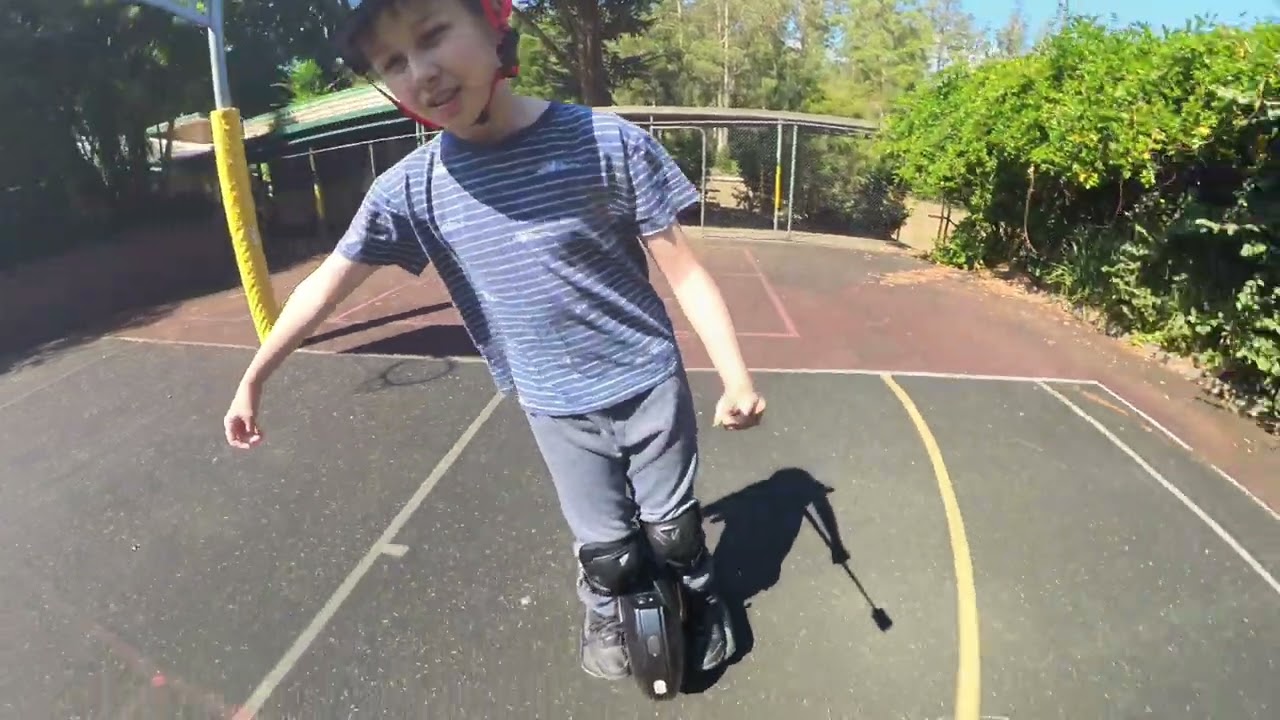 TUTORIAL: Lesson 2 Mounting and Turning on an EUC Electric Unicycle