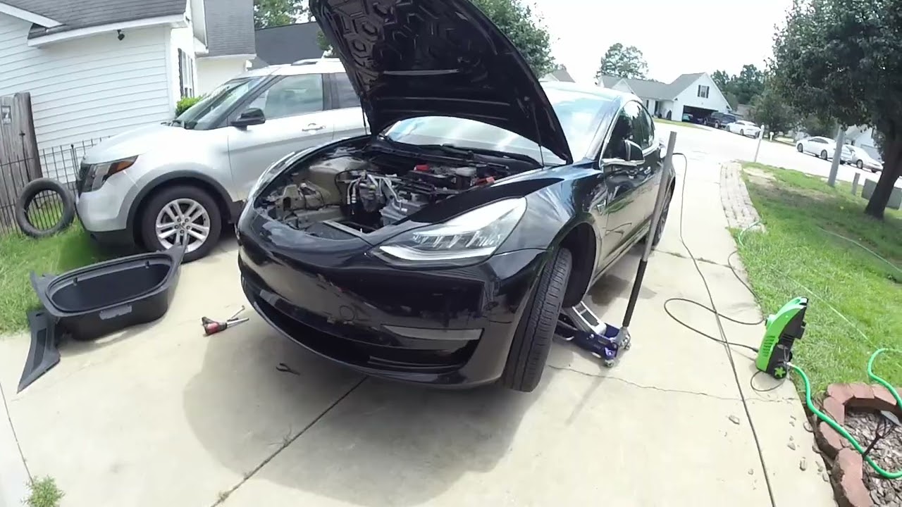 Чистка конденсатора радиатора Tesla Model 3