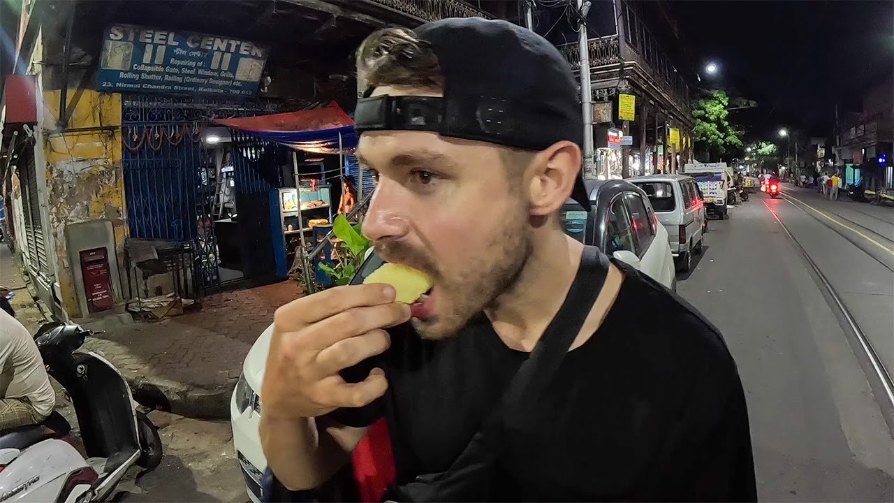 Late night Kolkata sandesh craving in the streets 🇮🇳