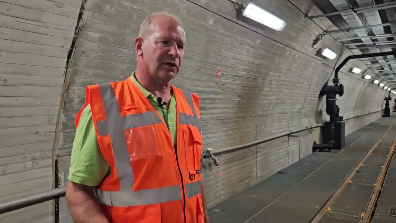 Ein Tunnel unter dem Müll