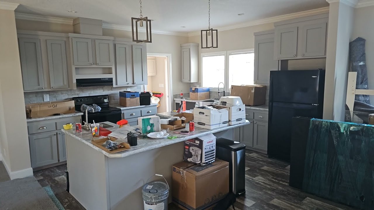 Scotbilt Legend 3276340 - 5 Bedrooms / 3 Full Bathrooms / 2254 sf.  HUGE HOME AND GREAT VALUE.