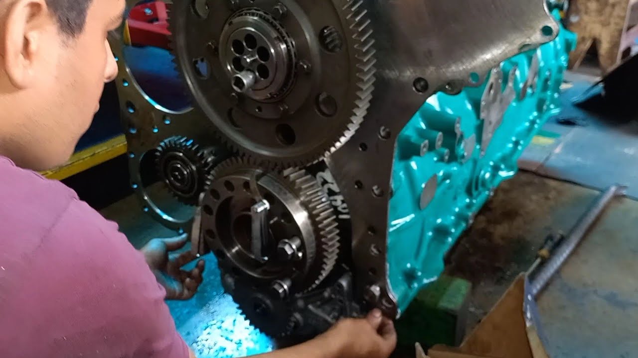 VOLVO D13 - MONTAJE DE PLACA Y ENGRANES DE DISTRIBUCIÓN