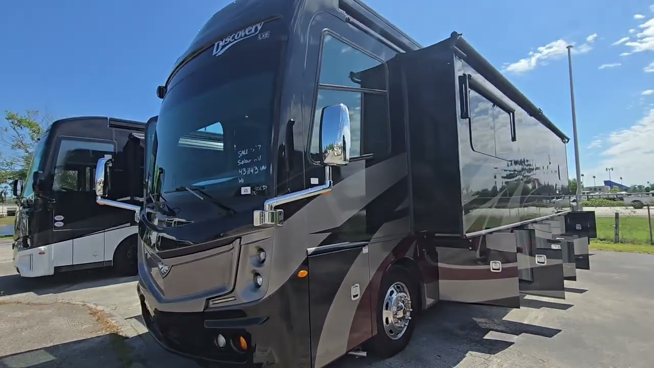 2019 Fleetwood Discovery LXE 40D - Walkaround