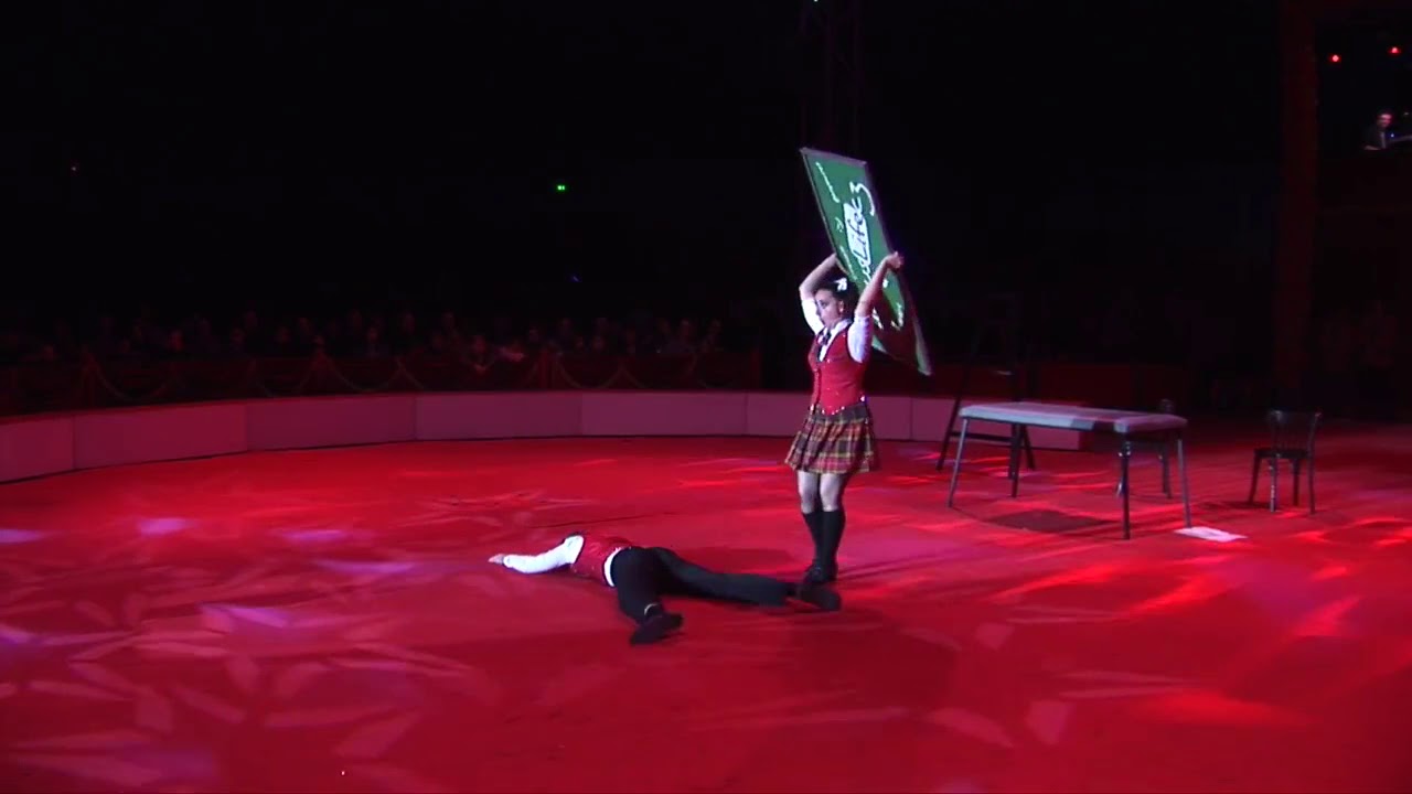 51  Comedy Table act