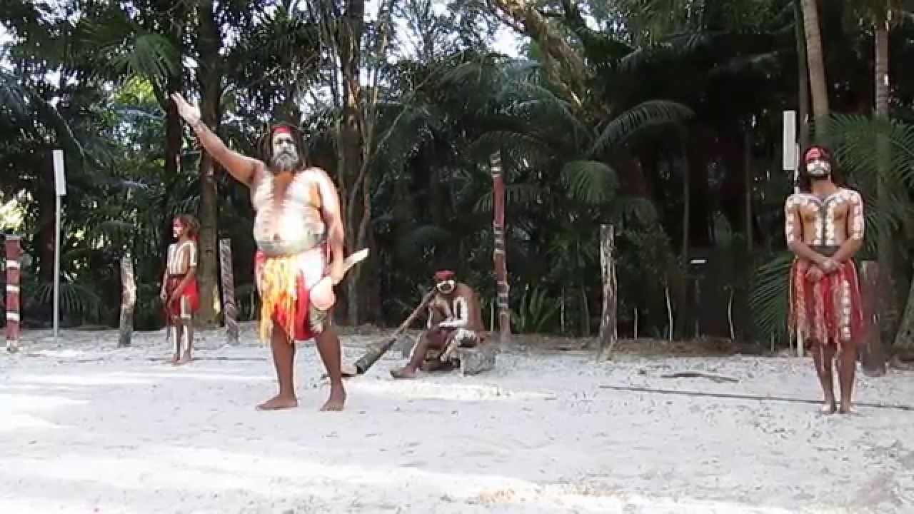 Currumbin Wildlife Sanctuary Aboriginal dancers