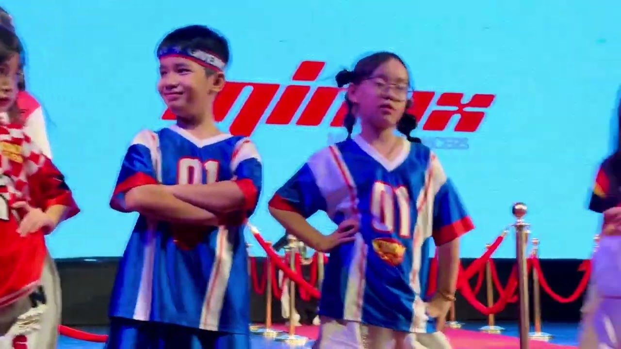 Nhìn ông Sơn đi mẫu mà lạ lắm 🤣🤣🤣 - Catwalk Trại hè Ngôi Sao 2024 ⭐️