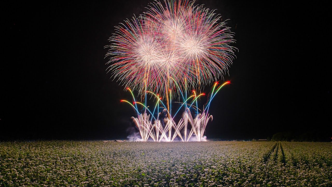 [4K] 信州のそば畑に咲く大輪の花 七久保サプライズ花火 2021年秋 - Nanakubo Surprise Fireworks Display - (shot on BMPCC6K)