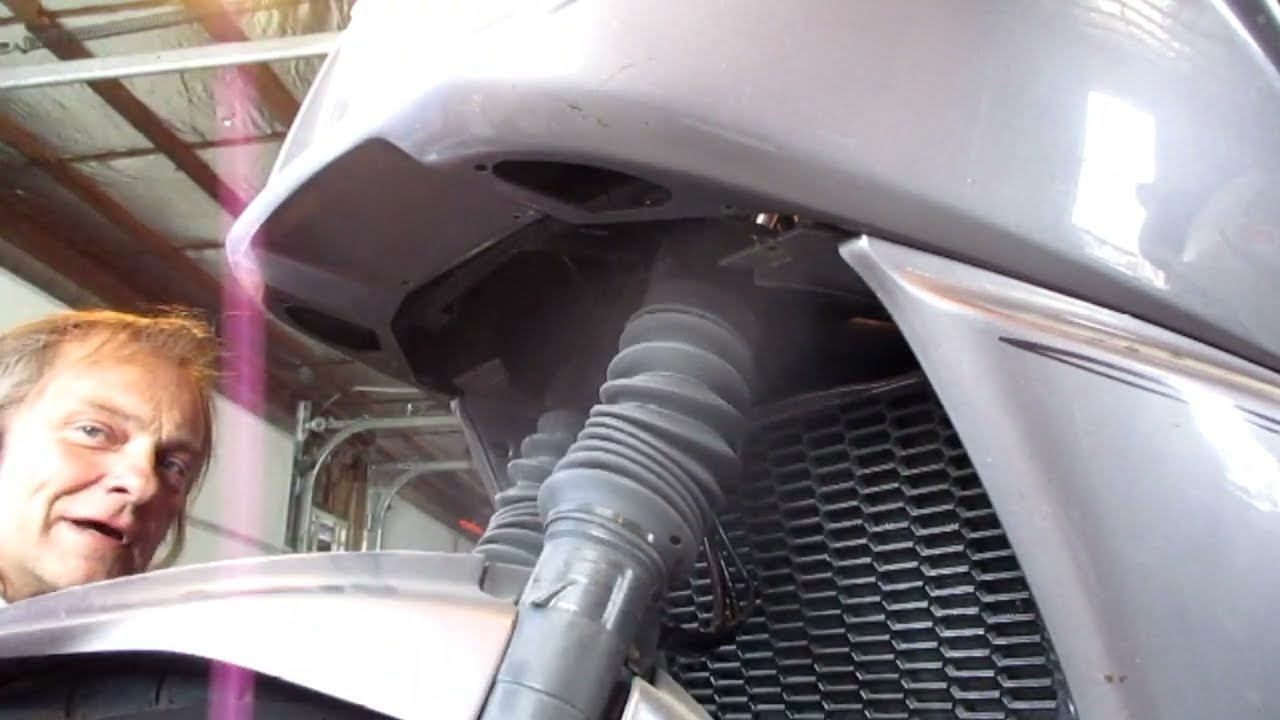 BMW Service - K1100LT - Сломанное крепление - Снятие верхнего обтекателя