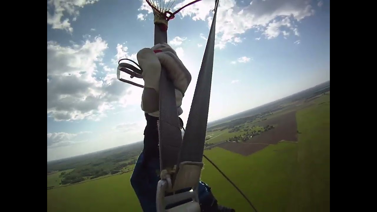 Military Parachute jumps - Antonov an-2 - Soviet D6 parachute - Sotilaslaskuvarjohypyt Virossa 2010