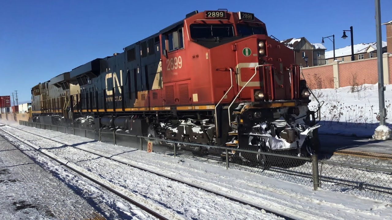 CN train charges through Mount Pleasant GO station January 30th 2026
