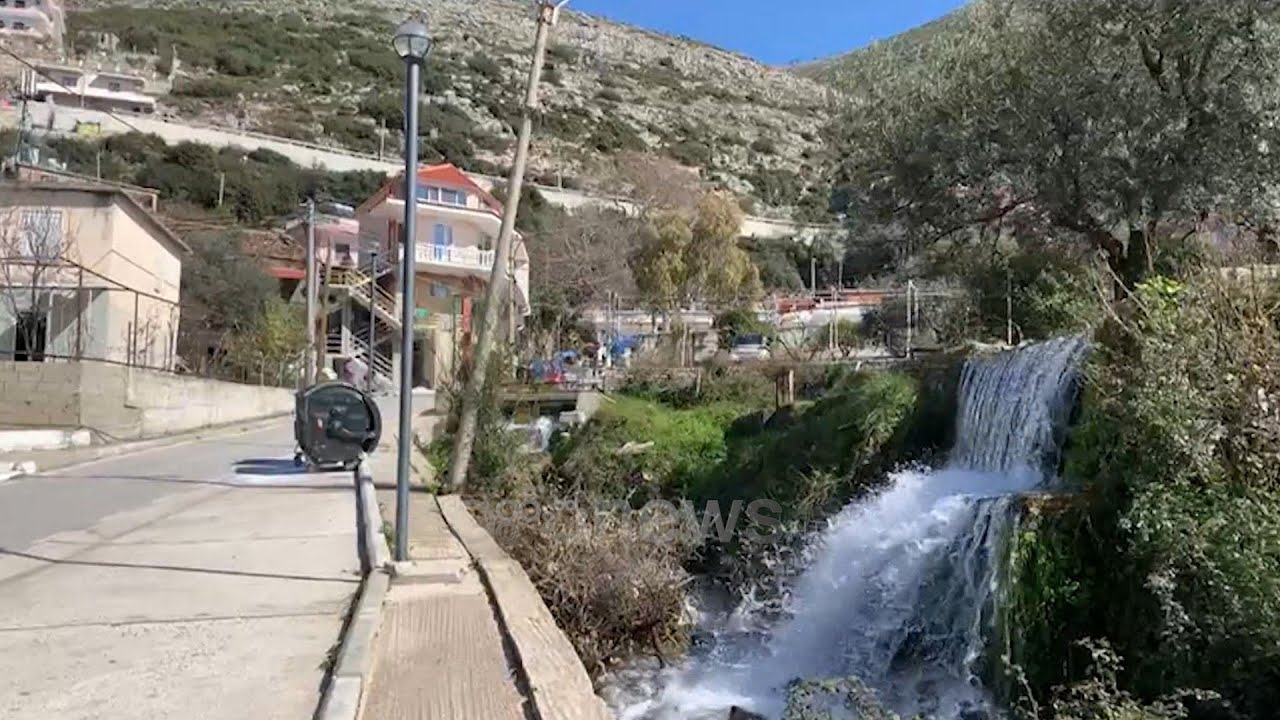 I qetë dhe i zbrazët në dimër, Borshi me sytë nga vera dhe turistët
