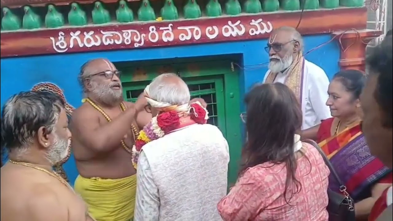 మంగళగిరి లక్ష్మీ నరసింహుని మారిషస్ దేశ అధ్యక్షులు దరంబీర్ గోకుల్ సతీ సమేతంగా విచ్చేసి స్వామి వారిని 