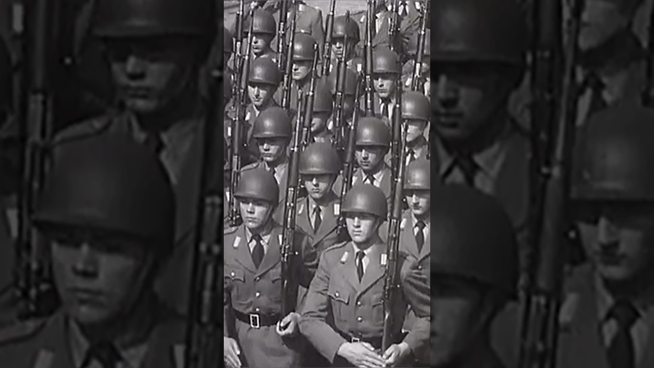 Vorbeimarsch des Wachbataillons der Bundeswehr NATO-Parade Mainz (1959)  #bundeswehr #musikkorps