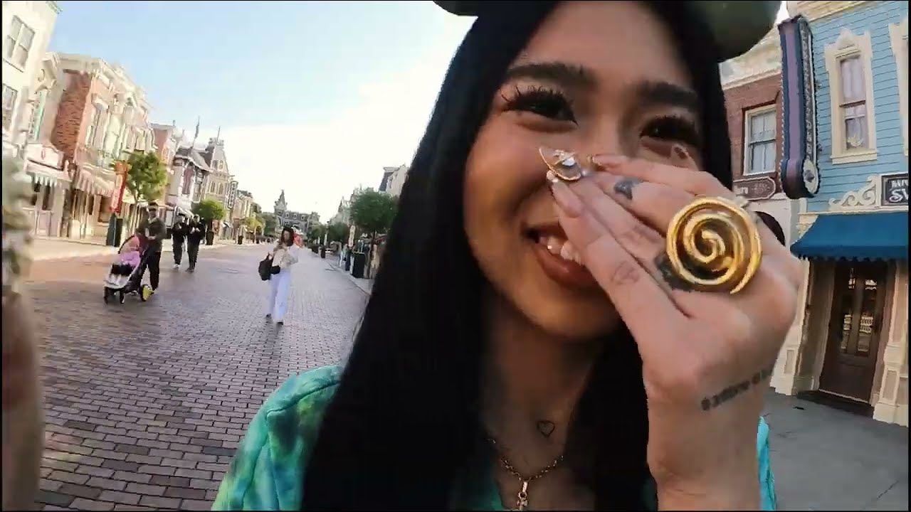 Turning 18 (dyésiotso) in Hong Kong Disneyland!!!