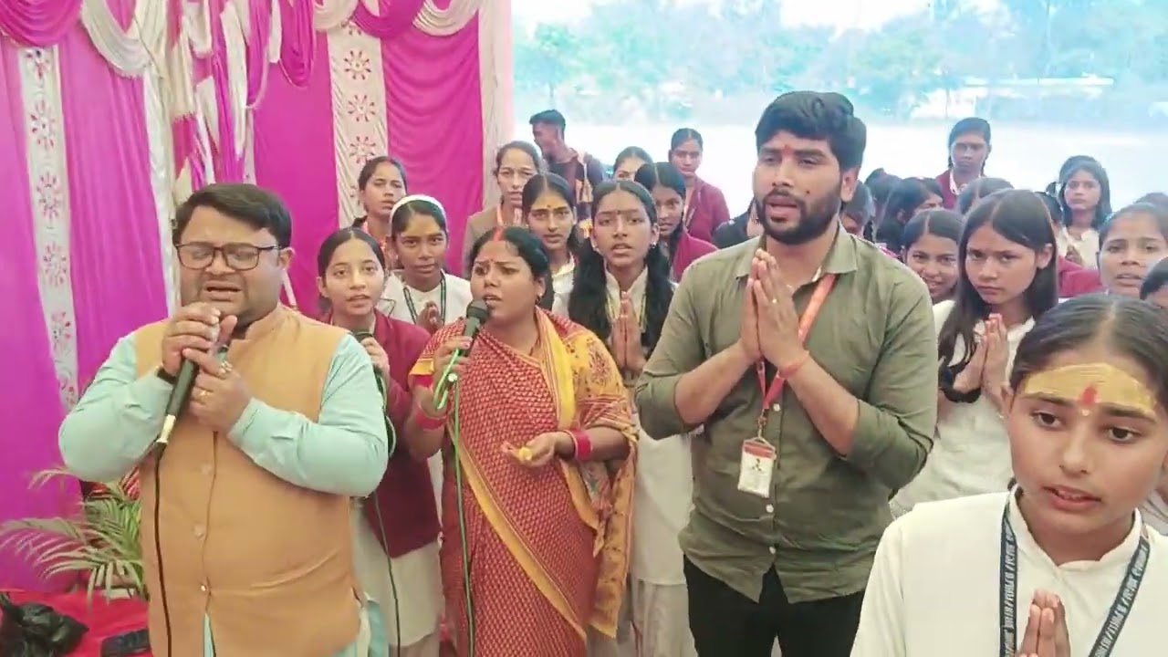 Maa saraswati ki puja archna krte hue school me 