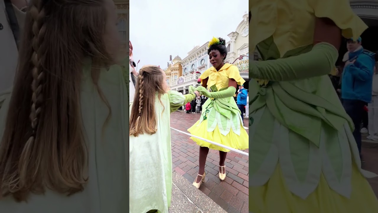 A 🌹 for #Tiana 💚 #princess #disney #disneyland #character #cute #paris