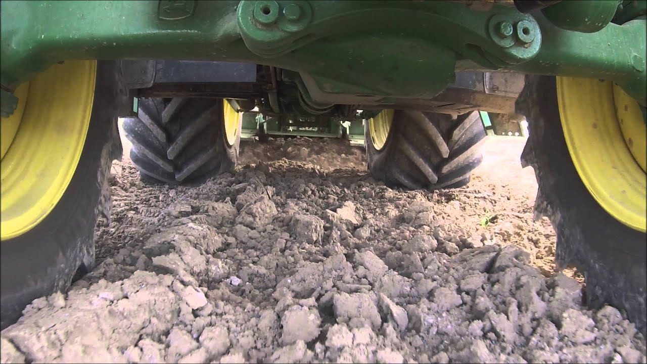 John deere 6125r avec herse rotative