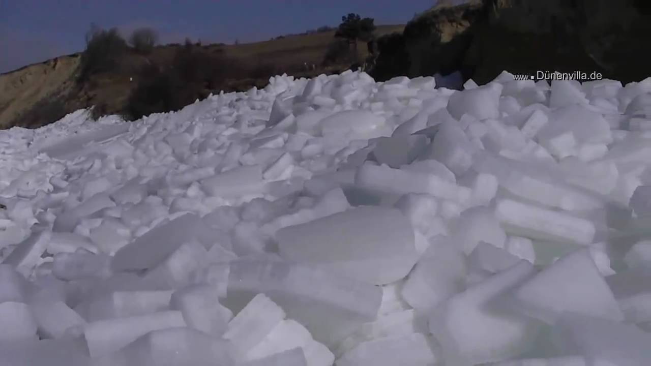2011-03-05 Rügen riesige Eisberge schieben sich die Steilküste hoch
