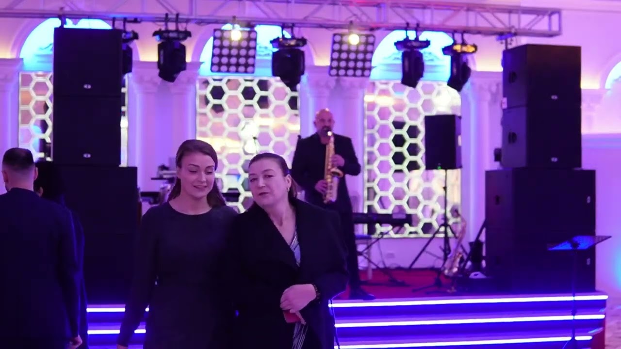 Primirea invitaților - Saxofonist nuntă - Caffe concert. Petreceri Corporate.