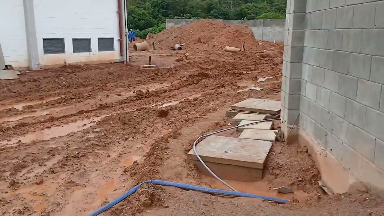 DIA DE CHUVA NA OBRA SO LAMEIRA TOPOGRAFIA 20 01 2026 DEUS É FIEL SALMO 23 !!!