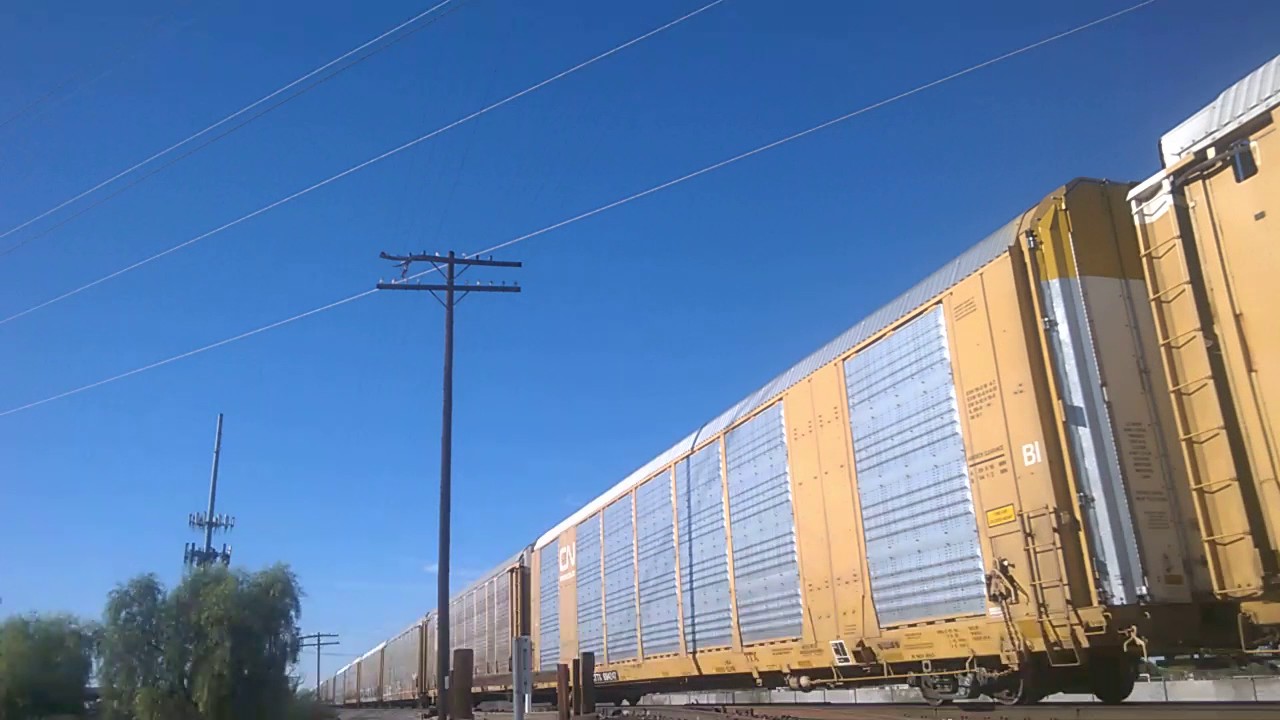 Union Pacific 5653 leads auto train