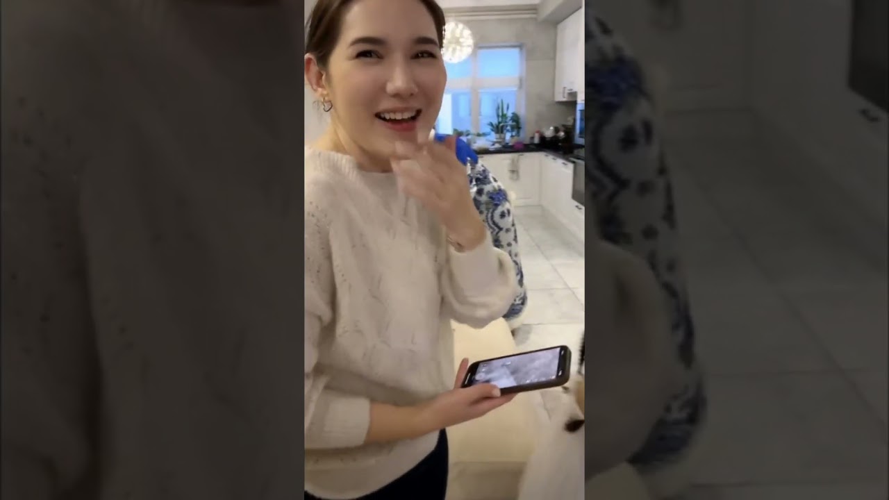 圣诞老人来家里啦，老婆孩子小姨子一起玩游戏！