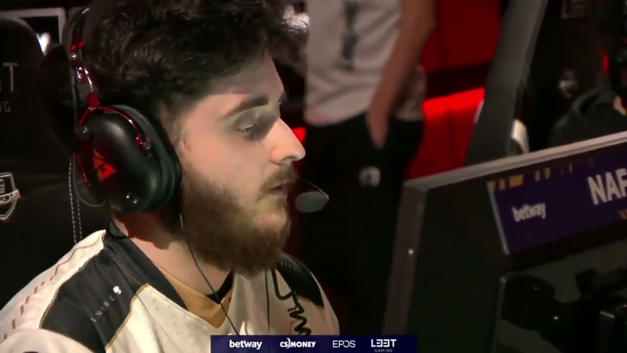 NAF vs s1mple shooting corpses