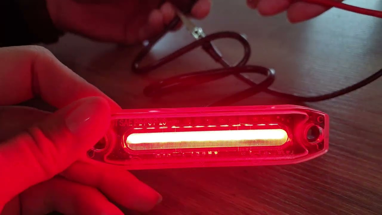 Trzy kolorowa lampa obrysowa