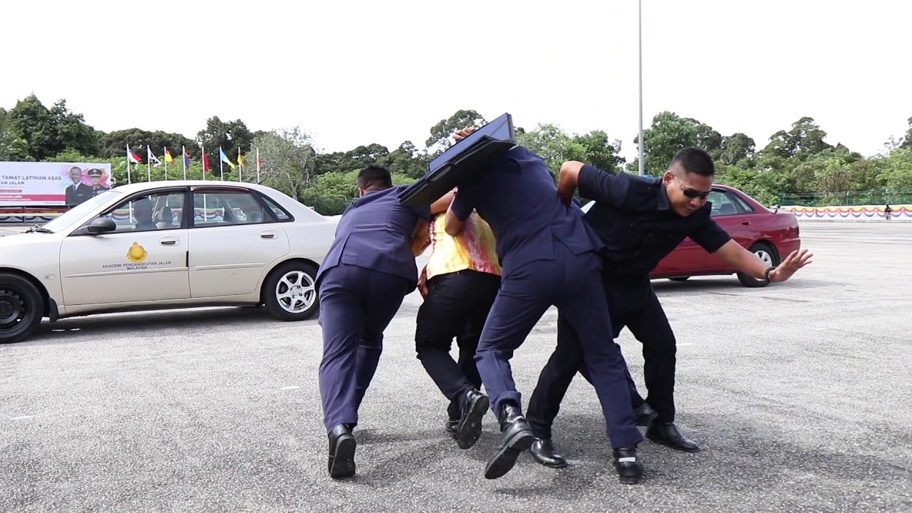 Thematic Clip : Demonstrasi Pemanduan Taktikal dan Pengiringan VIP
