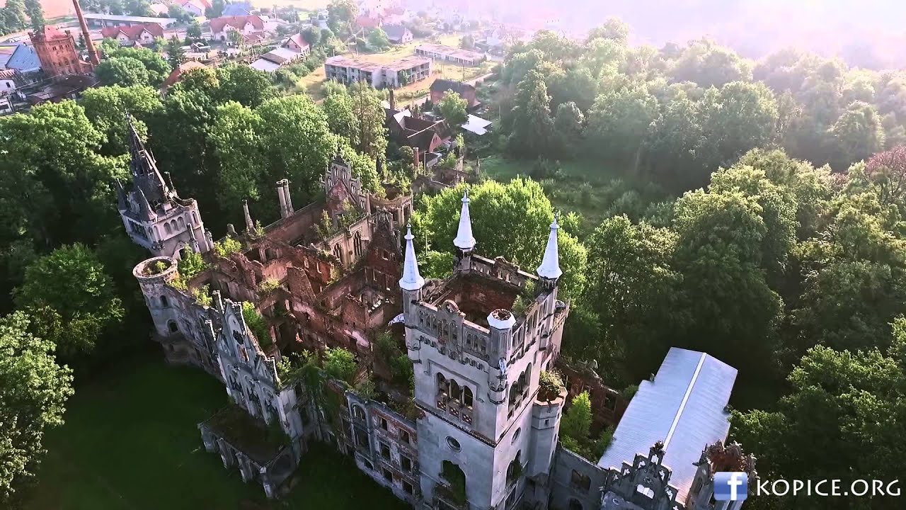 Pałac w Kopicach z lotu ptaka - zrujnowana perła Opolszczyzny