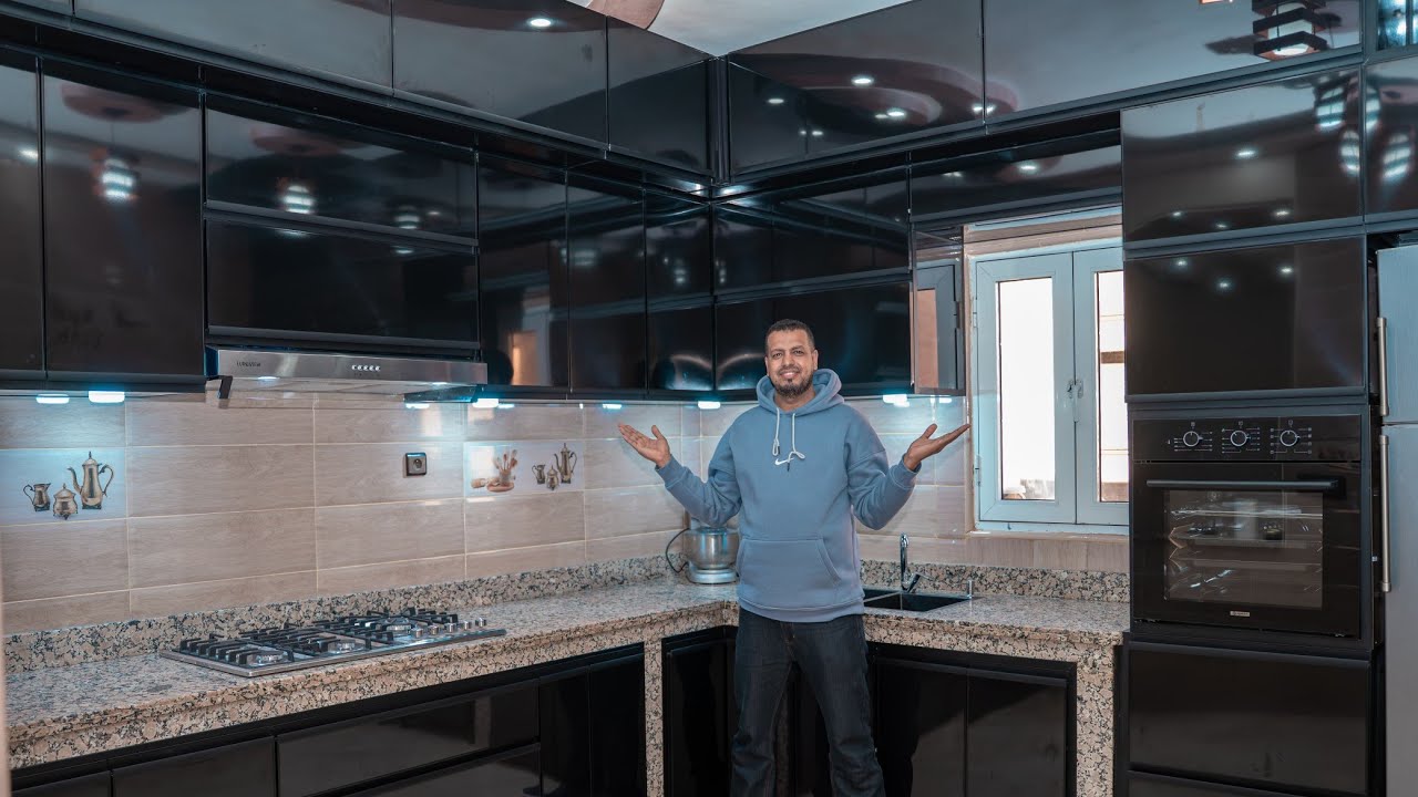 📍نعود لكم بمطبخ عصري وبلون ملكي (🖤الأسود اللامع🖤)معCasquette  كاسكيط (خزانة فوق العلوية) 0661552966#